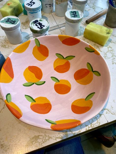 Pottery Painting Fruit Bowl, Ceramic Art Painting Ideas, Fruit Bowl Pottery, Peach Ceramic, Pottery Idea, Peach Design, Ceramic Designs, Diy Dish, Diy Pottery Painting