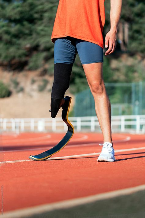 Running Prosthetic, Leg Prosthesis Design, Cool Prosthetic Leg Design, Futuristic Prosthetic Leg, Prosthetic Leg Below The Knee, Prosthetic Running Leg, Leg Prosthesis, Marathon Women, Leg Reference