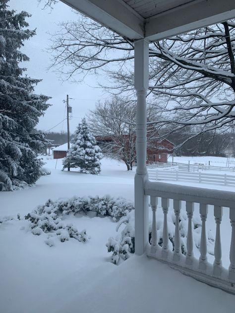 Snow Farm Aesthetic, Winter Farm Aesthetic, Snowy Farm, Country Farmhouse Exterior, Aesthetic Farm, Winter Houses, Winter Farm, Swift Aesthetic, House Pics