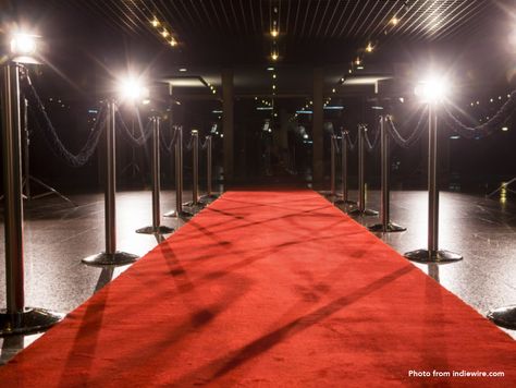 How to Host the Perfect Country Music Award Show Party - American Lifestyle Magazine Red Carpet Entrance, Red Carpet Wedding, Best Country Music, Awards Party, Country Music Awards, Met Gala Red Carpet, Fashion Fail, Oscar Party, Red Carpet Event