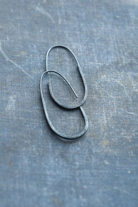 Oxidized Silver Jewelry, Jewellery Simple, Texture Jewelry, Large Silver Hoop Earrings, Edgy Earrings, Geometric Hoop Earrings, Tiny Hoop Earrings, Mixed Metal Earrings, Hoop Earrings Silver