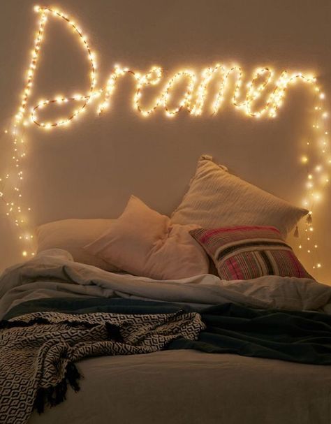 dreamer Christmas House Lights, Christmas Crafts To Sell, Christmas Crafts For Adults, Christmas Crafts For Kids To Make, Christmas Tree Decorations Diy, Teen Room Decor, Easy Christmas Diy, Teen Room, Teen Bedroom