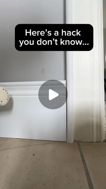 Diy Door Molding, Construction Hacks, Hacks Lifehacks, Like Mike, Door Molding, Crown Moulding, Professional Decor, Home Upgrades, Diy Door