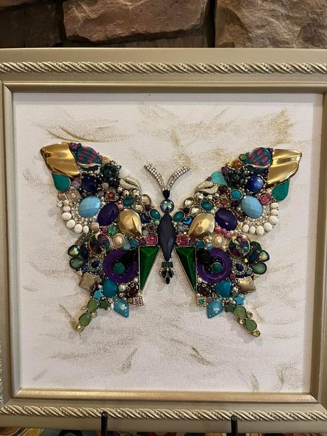 Old Jewelry Crafts Ideas Diy, Recycled Jewelry Art, Junk Jewelry Crafts Diy Projects, Butterfly Jewelry Art, Old Jewelry Crafts Ideas, How To Make A Picture Out Of Old Jewelry, Vintage Jewellery Crafts, Multimedia Art With Jewelry Pirate, Vintage Jewelry Art Butterfly