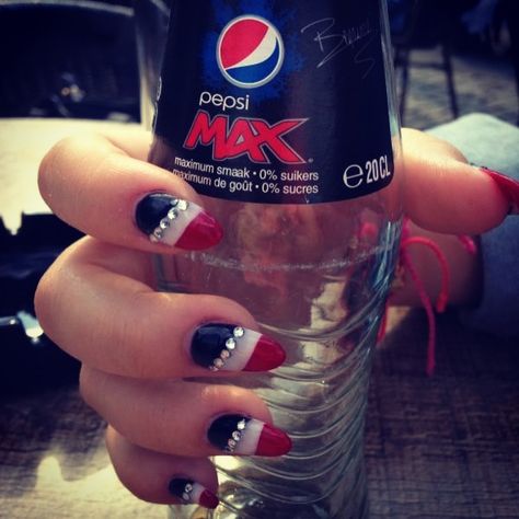 Pepsi nails! Base: dark blue + white + red. Finishing touch: sparkling stones Pepsi Nails, Base Dark, Pepsi Cola, Gatorade Bottle, Drink Bottles, Beverage Can, Dark Blue, Blue White, Blue And White