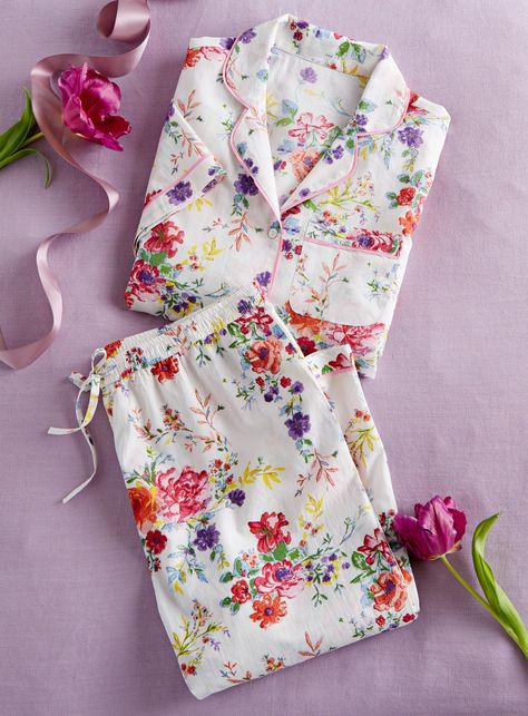 Floral Bouquet Short-Sleeve Pajamas Night Suit For Women, Comfy Pajamas, A Field Of Flowers, Hand Painted Candles, Floral Pajamas, Pajamas Comfy, Field Of Flowers, Pretty Hands, Night Suit