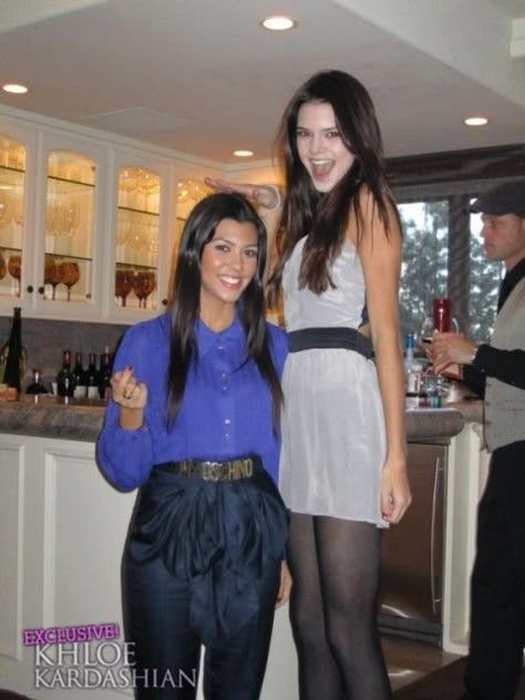 Kendall And Kourtney, Tall Women Fashion, Kendall Style, Kardashian Family, Tall People, Jenner Style, Kendall And Kylie, Tall Girl, Kendall Jenner Style