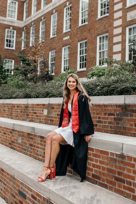 Law Graduation Pictures, Convocation Poses, College Graduation Pictures Outfits, Grad Picture Outfits, White And Black Theme, Graduation Pictures Outfits, Law Graduation, Grad Portraits, Grad Picture Ideas