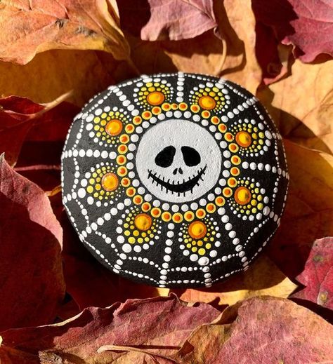 Halloween Mandala Art, Fall Dot Art, Fall Mandala Art, Mandala Pumpkin Painting, Halloween Dot Art, Dot Painting Ideas, Halloween Mandala, Sugar Skull Painting, Fall Rock