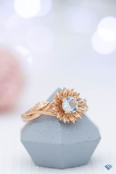 Vintage Style Engagement Rings Rose Gold, Navy Sunflower Wedding, Engagement Rings Floral, Sunflower Wedding Rings, Engagement Rings Aquamarine, Sunflower Rings, Bride Wedding Ring, Gold Engagement Ring Designs, Floral Engagement Rings