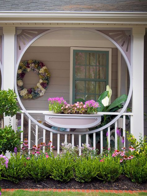 Beautiful Curbside Transformations Porch Styles, Folk Victorian, Porch Living, Porch Railing, Front Porches, Backyard Retreat, Inviting Home, Decks And Porches, Exterior House