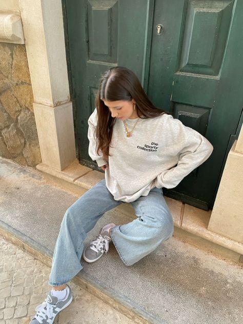 Grey Adidas Shoes Outfits, Adidas Grey Campus 00s Outfit, Grey Adidas Campus Outfit, Grey Converse Outfit, Converse Outfit Aesthetic, Adidas Campus 00s Outfit, Grey Campus, Campus 00s Outfit, Grey Adidas Shoes