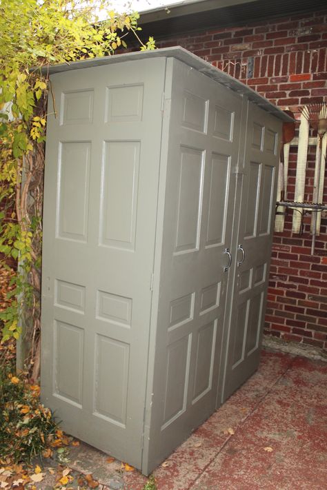 I made this shed out of 6 old doors found on the curb. Door Sheds, Recycled Door, Salvaged Doors, Interior Minimalista, Have Inspiration, Old Door, Side Yard, Old Doors, Garden Storage