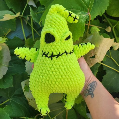 I just love this Oogie Boogie pattern at@madelinemaeco has the best nightmare before Christmas collection on her pateron 😍 Oogie Boogie Pattern, My My, Oogie Boogie, Blanket Yarn, Christmas Collection, Nightmare Before, Christmas Crochet, Nightmare Before Christmas, Before Christmas