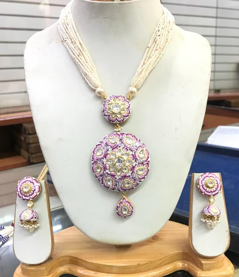 Vilandi Jewellery, Meenakari Jewellery, Mughal Jewelry, Vintage Indian Jewelry, Kundan Jewellery Bridal, Kundan Jewellery Set, Diamond Pendants Designs, Jewellery Design Sketches, Antique Jewellery Designs