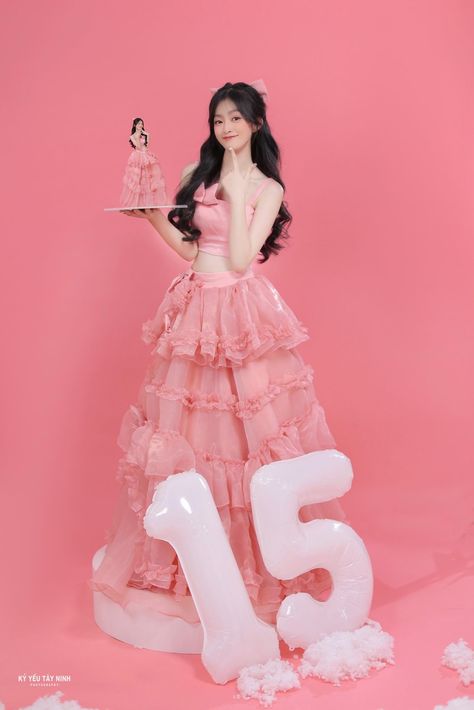 Korean Dress Photoshoot, Debut Photoshoot Ideas Studio, Photo Studio Photoshoot, Birthday Photoshoot Studio, Pink Birthday Photoshoot, Birthday Pose, Birthday Concept, Debut Photoshoot, Debut Ideas