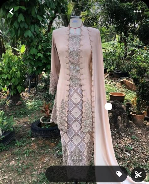 Songket Dress Modern, Kebaya Malaysia, Songket Kurung, Kebaya Melayu, Songket Dress, Baju Kurung Moden Style, Kebaya Songket, Model Dress Kebaya, Braidsmaid Dresses