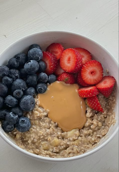 Healthy Aethestic Food, Aethstetic Breakfast, Healthy Food Aesthics, Healthy Oats Breakfast, Breakfast Aesthetic, Healthy Food Dishes, High Protein Breakfast, Healthy Food Motivation, Healthy Lifestyle Food