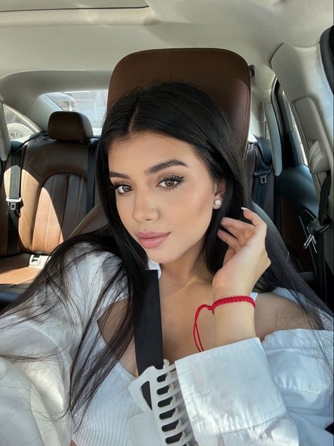 Selfie In Car Aesthetic, Car Pictures Instagram Selfie, Selfie Poses Car, Aesthetic Car Selfies, Selfie Car Ideas, Selfie Poses In Car, Car Aesthetic Selfie, Selfie Ideas In Car, Selfie In Car Ideas