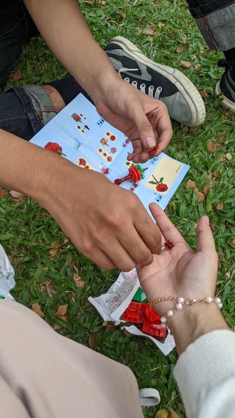 lego flowers>> Lego Aethstetic, Lego Building Date Aesthetic, Couples Building Legos, Building Legos Date, Lego Building Date, Lego Date Night, Building Legos Aesthetic Couple, Lego Building Aesthetic, Building Legos Aesthetic