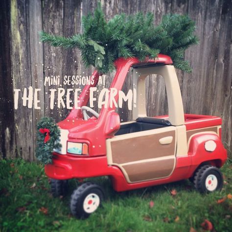 Cozy Coupe Truck Christmas Picture, Cozy Coupe Truck, Cozy Coupe Makeover, Winter Truck, Kid Diy, Diy Photography Props, Xmas Shopping, Photography Christmas, Christmas Mini Sessions