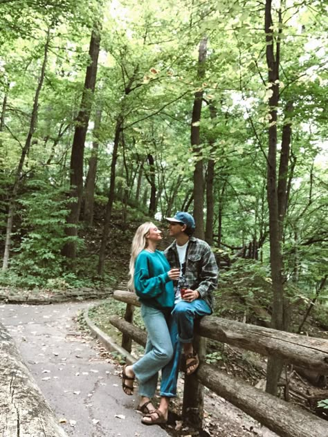 Granola Couple Outfits, Adventures With Boyfriend, Hiking Couple Pictures, Granola Couple Aesthetic, Granola Couple, Hiking Date, Outfits Granola, Cute Hiking Outfits, Aesthetic Outfit Men