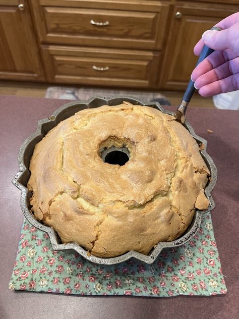 The Best Cold Oven Pound Cake to Share with Friends - Home with Grace and Joy Cold Oven Pound Cake, Cranberry Orange Pound Cake, Banana Nut Cake, Beyond Frosting, Baking Challenge, Orange Pound Cake, Homemade Fried Chicken, Banana Nut Bread Recipe, Kentucky Butter Cake