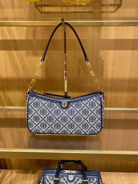 Cool Designer Bags, Tory Burch Purses, Tory Burch Bag Aesthetic, Doc Martin Sandals Outfit, Tory Burch Aesthetic, Doc Martin Sandals, Cute Shoulder Bags, Digital Camera Pictures, Trending Bags