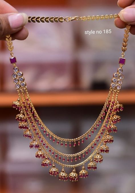 Layered Necklaces Gold Indian, Long Chains Indian Gold, Indian Jewelry Earrings, Gold Jewelry Simple Necklace, Beautiful Gold Necklaces, Gold Necklace Indian Bridal Jewelry, Pearl Necklace Designs, Gold Jewelry Stores, Black Beaded Jewelry