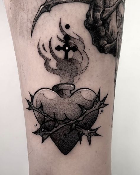 Marie Tattoo, Sacred Heart Tattoos, Heart Tattoo Designs, Tattoo Apprentice, Black Ink Tattoos, American Traditional Tattoo, Tattoo Design Drawings, American Traditional, Blackwork Tattoo