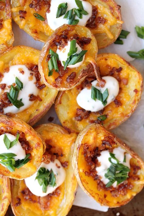 Vegan Potato Skins Vegan Potato Skins, Crispy Potato Pancakes, Potatoe Skins Recipe, Baked Potato Skins, Cream Dip, Buffet Ideas, Potato Skin, Vegan Sour Cream, Vegan Potato