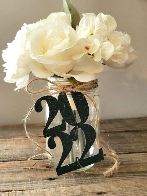 Grad Decoration Ideas Centerpieces, Simple Graduation Centerpieces Diy, Diy Grad Party Centerpieces Table Decorations, Grad Party Ideas Decorations Table Centerpieces, Modern Party Table Decor, Mason Jars Decorations, Cute Graduation Centerpieces, Grad Party Centerpieces Mason Jars, Simple Graduation Table Decorations