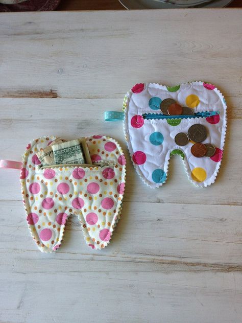 Knit Gifts For Children, Tooth Bag Diy, Tooth Fairy Pouch Diy, Stuff To Make With A Sewing Machine, Tooth Pocket Ideas, Sewing Tooth Fairy Pillow, Sew And Sell Projects Make Money, Sew Tooth Fairy Pouch, Tooth Fairy Sewing Ideas