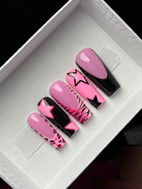 Pink And Black French Tip, Summer 2023 Nail Trends, Pink Black Nails, Nagel Stamping, Black French Tip, Baddie Vibes, Y2k Baddie, Punk Nails, Hot Pink Nails