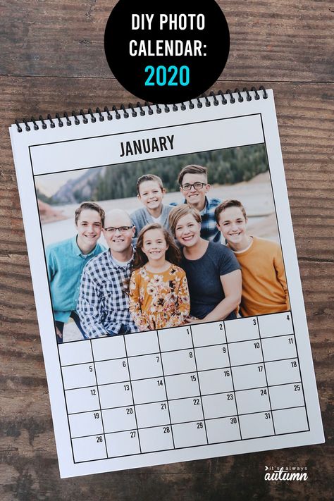 This printable 2020 photo calendar makes a great homemade gift! Diy Calendar Photo, Diy Photo Calendar, Diy Calendar Gift, Homemade Calendar, Calendar Design Layout, Homemade Pictures, Diy Gifts Cheap, How To Make Photo, Scholastic Book Fair