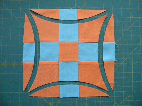 This tutorial show's how to make a curved nine patch using the Quick Curve Ruler:Nine Patch Block(1) 2 1/2" x... Sew Kind Of Wonderful, Patchwork Tutorial, Log Cabin Quilt Blocks, 9 Patch Quilt, Nine Patch Quilt, Circle Quilts, Quilting Videos, Double Wedding, Quilt Block Tutorial