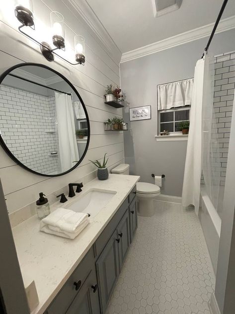 Restroom Remodel, Bathroom Redecorating, Modern Bathroom Design Ideas, Guest Bathroom Remodel, Full Bathroom Remodel, Bathroom Farmhouse Style, Bathroom Redesign, Casa Vintage, Modern Farmhouse Bathroom