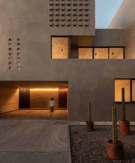 Houses In Mexico, Concrete Effect Paint, Monumental Architecture, Stone Farmhouse, Residential Complex, Natural Ventilation, Real Estate Agency, Facade Design, Glass House