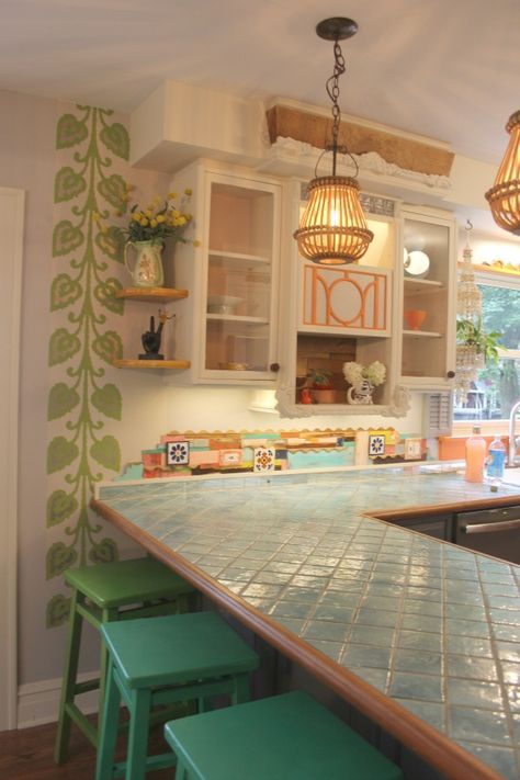 Boho style and quirky vintage charm in a colorful, playful, custom kitchen by Jenny Sweeney. #colorfulkitchen #kitchendesign #bohodecor #colorfuldecor #interiordesign #eclectic Colorful Cottage Interiors, Funky Kitchen, Colorful Cottage, Quirky Kitchen, Kitschy Kitchen, Eclectic Kitchen, Casa Vintage, Kitchen Home Decor, Cozy Kitchen