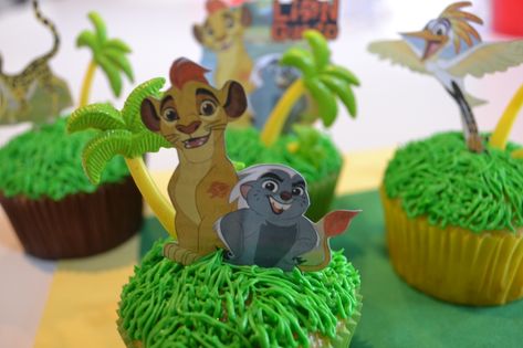 DIY Lion Guard Cupcake Toppers Lion King Cupcakes Ideas, King Cupcakes, Lion King Cupcakes, Lion Guard Birthday Party, Lion Guard Party, Lion King Birthday Party Ideas, Lion Guard Birthday, Elephant Garland, Lion King Party