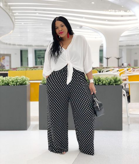 OOTD | For The Love of Polka Dots Casual Wide-leg Polka Dot Pants, Plus Size Work, Plus Size Tips, Hipster Grunge, Tokyo Street Fashion, Fest Outfits, Curvy Fashionista, Moda Plus, Big Girl Fashion