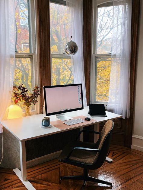 Bay Window Desk Ideas, Philadelphia Townhouse, Bay Window Office, Bay Window Desk, Window Desk, Bay Window Living Room, Bay Window Curtains, Cute Living Room, Tall Windows