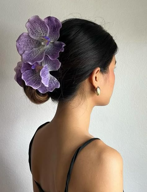 Real Flowers In Hair, Orchid Hairstyle, Orchid In Hair, Baroque Hairstyle, Orchid Hair Piece, Orchid Hair, Flower Resin Jewelry, Floral Hair, Flower Hair