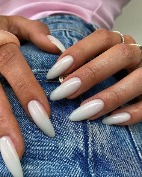 White Press On Nails, White Almond Nails, Press On Nails Almond, Almond Acrylic, Natural Nail Designs, Short Almond Nails, Shaped Nails, Ombre Acrylic Nails, Short Almond