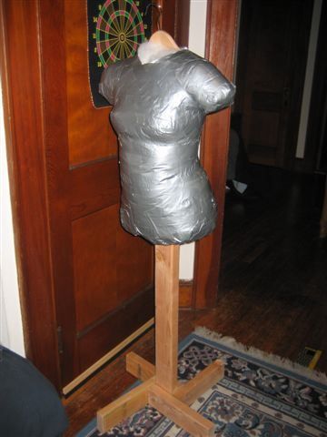 Dress Maker Dummy DIY Mannequin Diy, Duct Tape Dress, Custom Dress Form, Sew A Dress, Tape Ideas, Trendy Sewing, Body Form, Diy Dress, Duct Tape