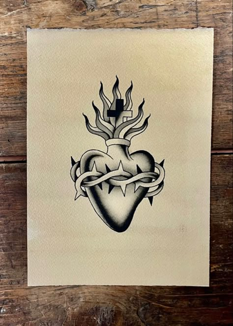 Cuore sacro tradizionale Traditional Sacred Heart Tattoo Flash, Traditional Heart Flash, Trad Sacred Heart Tattoo, Sacred Heart American Traditional Tattoo, Traditional Sacred Heart Tattoo Design, Trad Sacred Heart, American Traditional Sacred Heart Tattoo, Sacred Heart Traditional Tattoo, Neo Traditional Heart