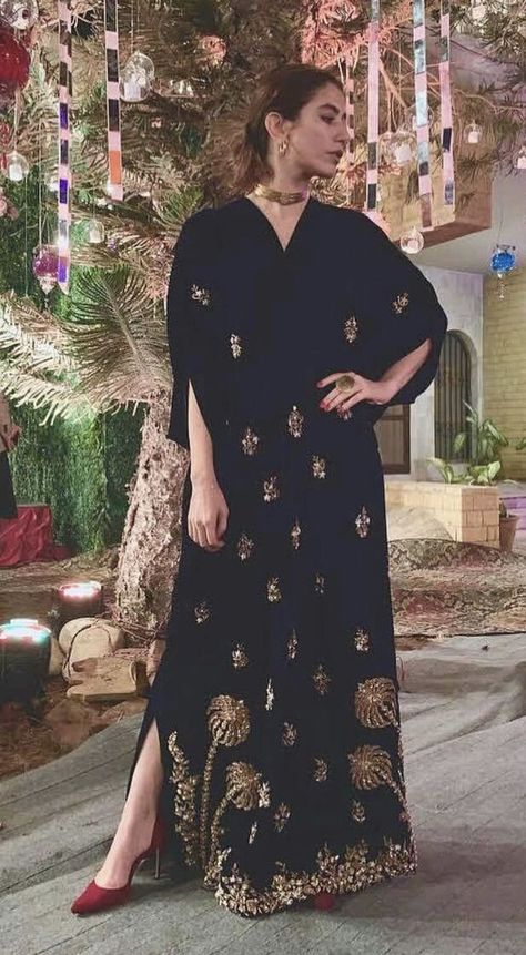 Satin Wedding Dress Fitted, Velvet Dress Designs Gowns, Black Velvet Dress Long, Wedding Dress Fitted, Bunto Kazmi, Long Kaftan Dress, Pakistani Formal Dresses, Nikkah Dress, Velvet Dress Designs