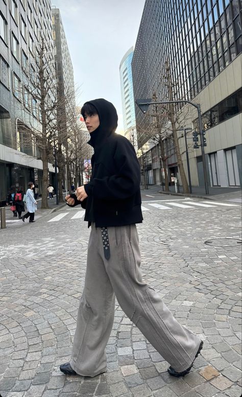 Male Outfits, City Boy, Street Snap, Mens Outfit Inspiration, Streetwear Aesthetic, Streetwear Outfits, Fashion Books, Everyday Style, Street Fashion