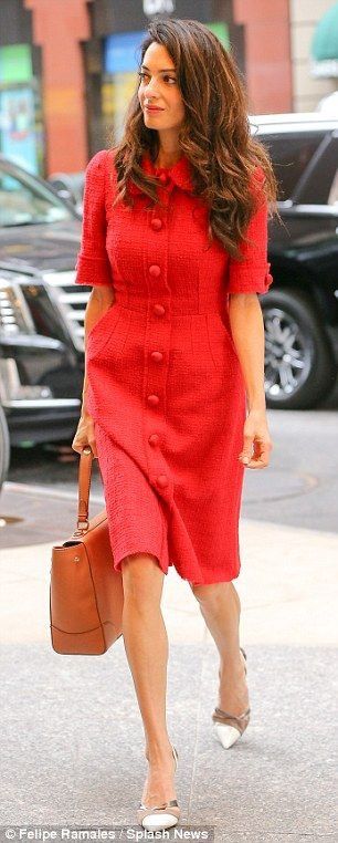 Amal Clooney in Dolce and Gabbana Red Dresses Classy, Amal Clooney, Casual Chique, Celebrity Trends, Simple Shirts, Red Outfit, Work Wardrobe, Red Shirt, Wearing Red