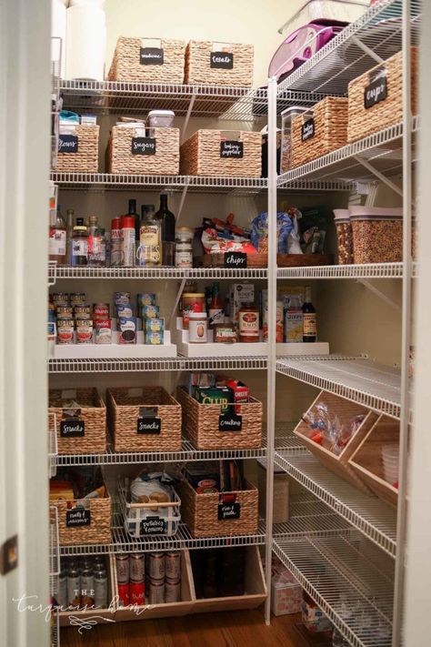 Organizing A Pantry, Living Room Decor Ideas Modern, Pantry Organization Baskets, Pantry Organization Ideas Shelves, Organize A Pantry, Spring Living Room Decor, Pantry Inspiration, House Pantry, Pantry Baskets